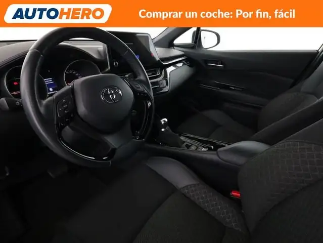 Toyota C-HR view 12