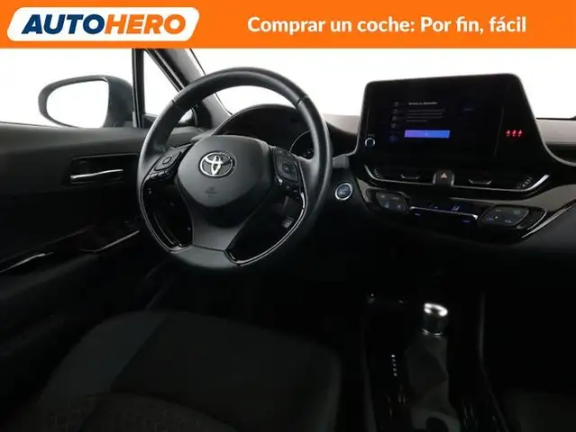 Toyota C-HR view 14