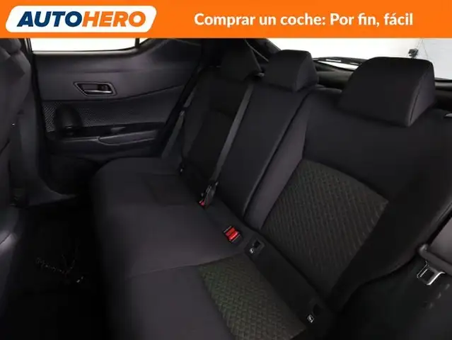 Toyota C-HR view 15