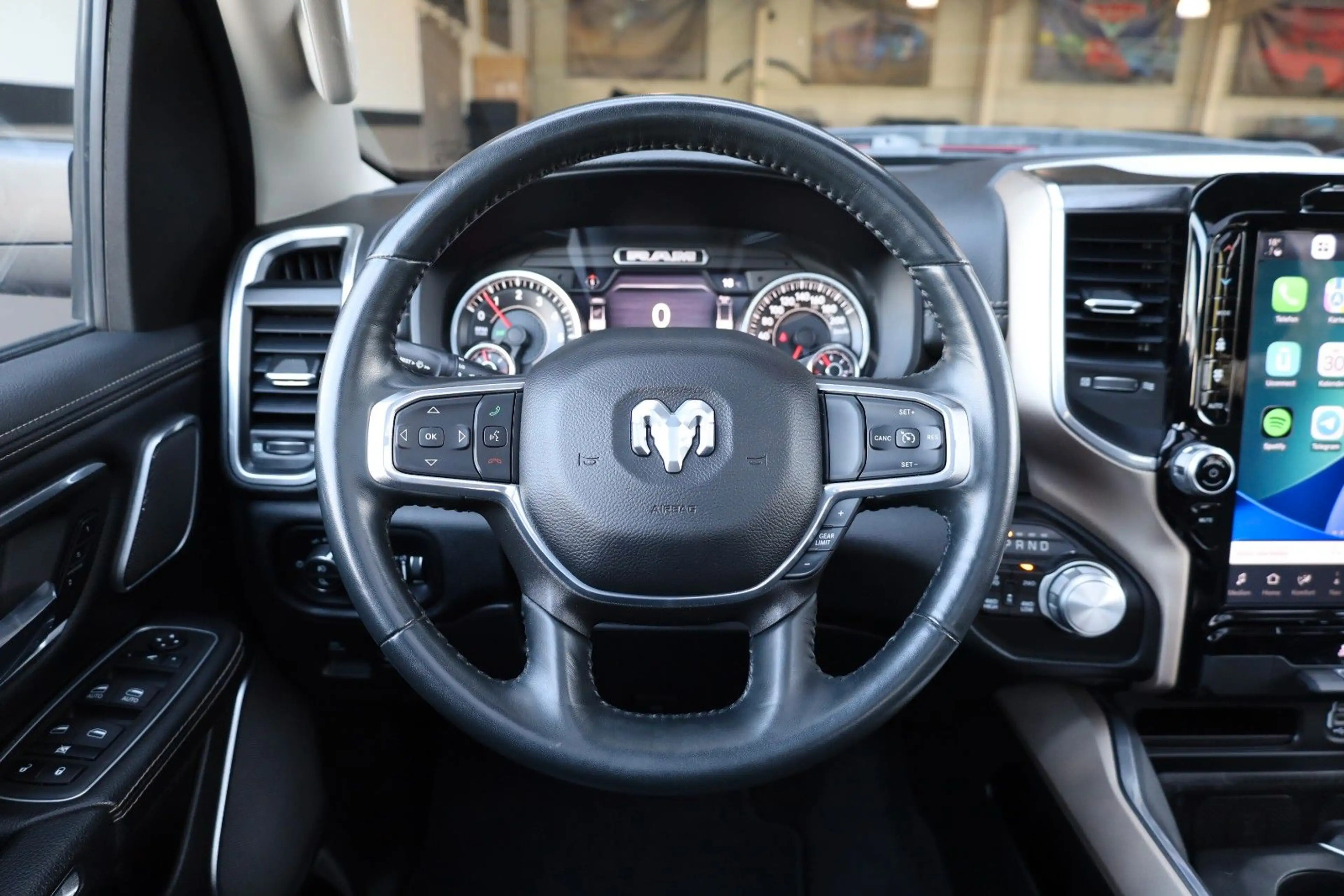 Dodge RAM 5.7 Laramie/PANO/HK/APPLE/NAVI/KAMERA/R20 — photo 11