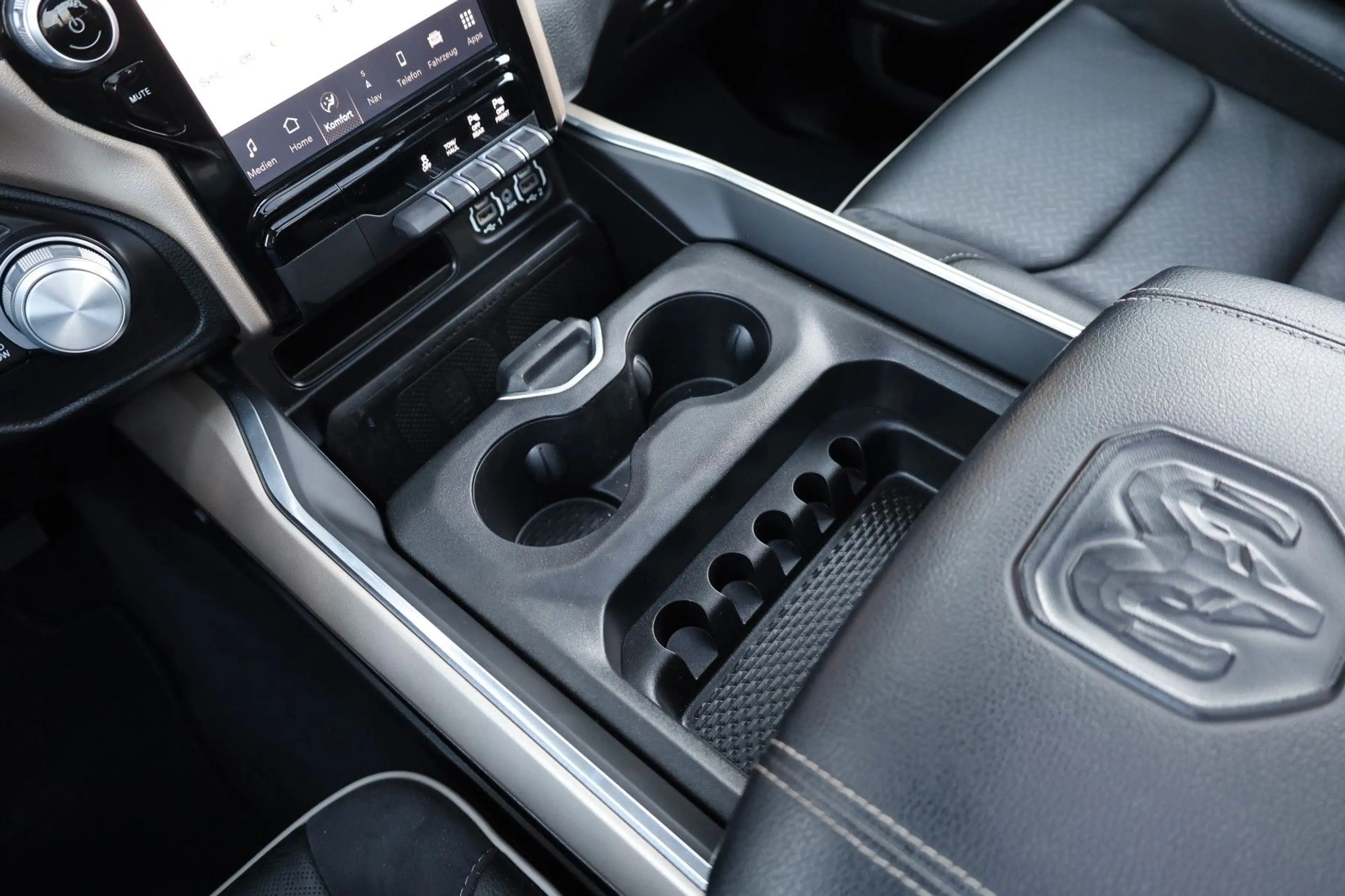 Dodge RAM 5.7 Laramie/PANO/HK/APPLE/NAVI/KAMERA/R20 — photo 15