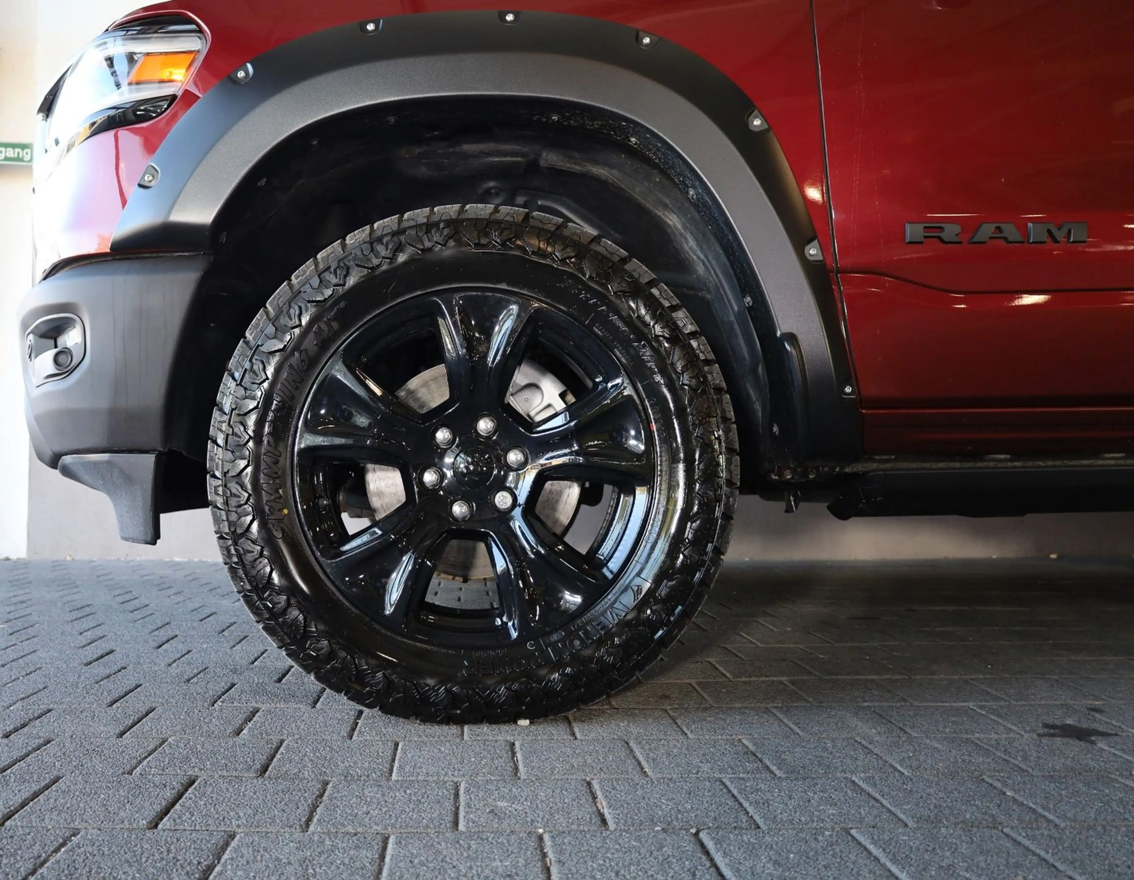 Dodge RAM 5.7 Laramie/PANO/HK/APPLE/NAVI/KAMERA/R20 — photo 4