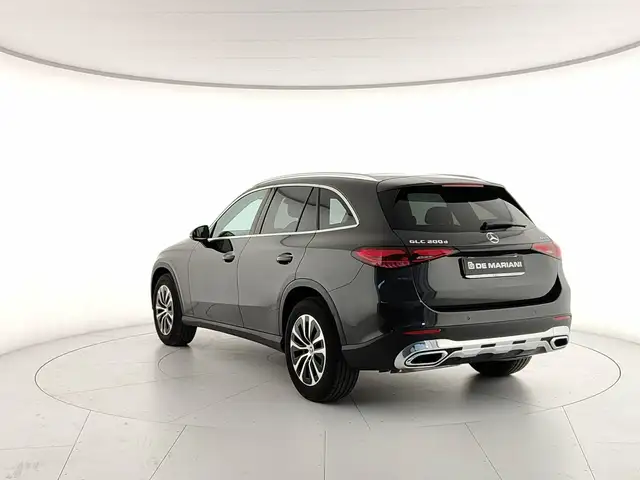 Mercedes-Benz GLC view 3