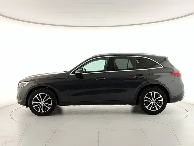 Mercedes-Benz GLC view 2