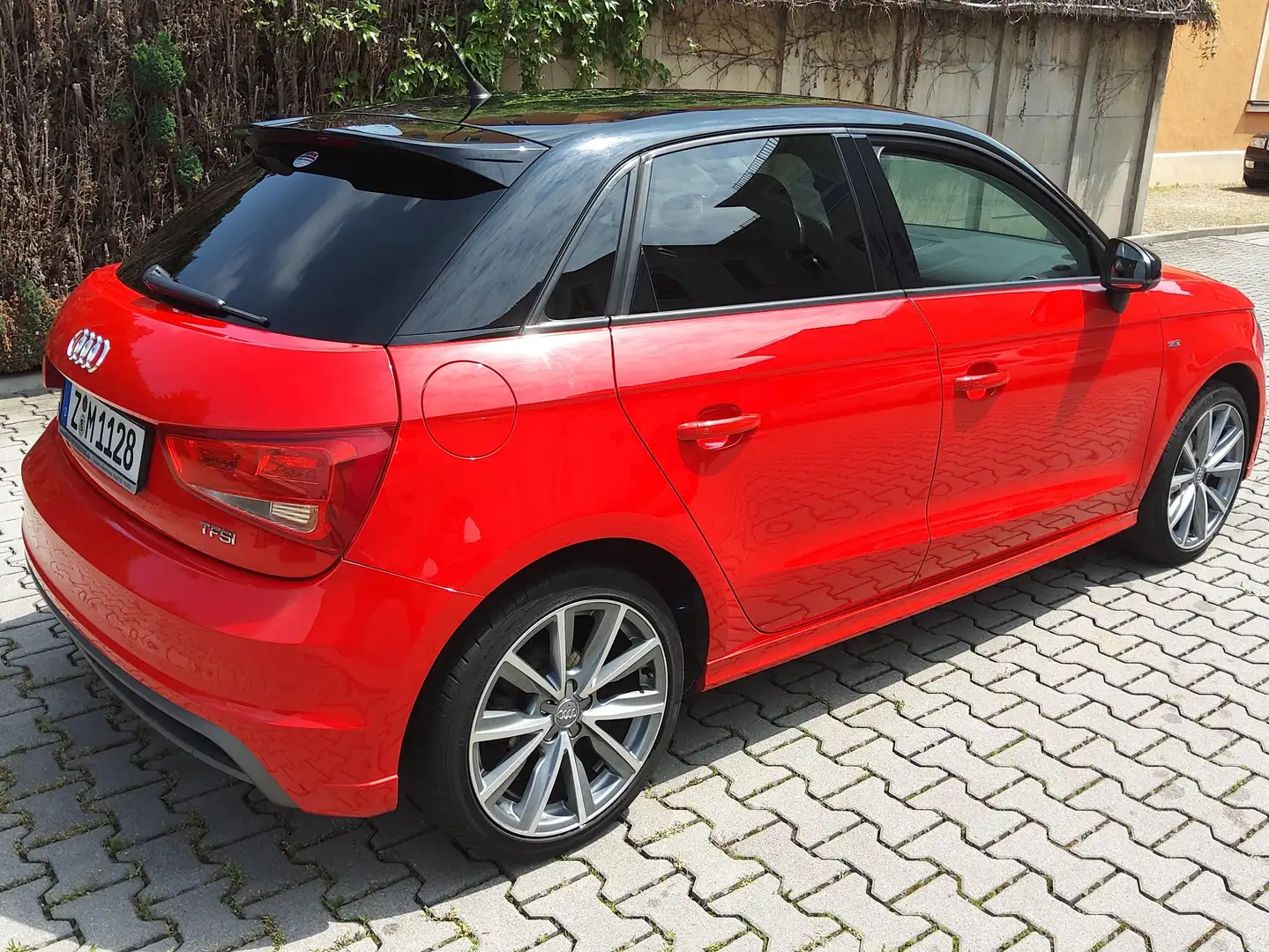 Audi A1 A1 1.2 TFSI Sportback S line Sportpaket Attraktion Rot - 2