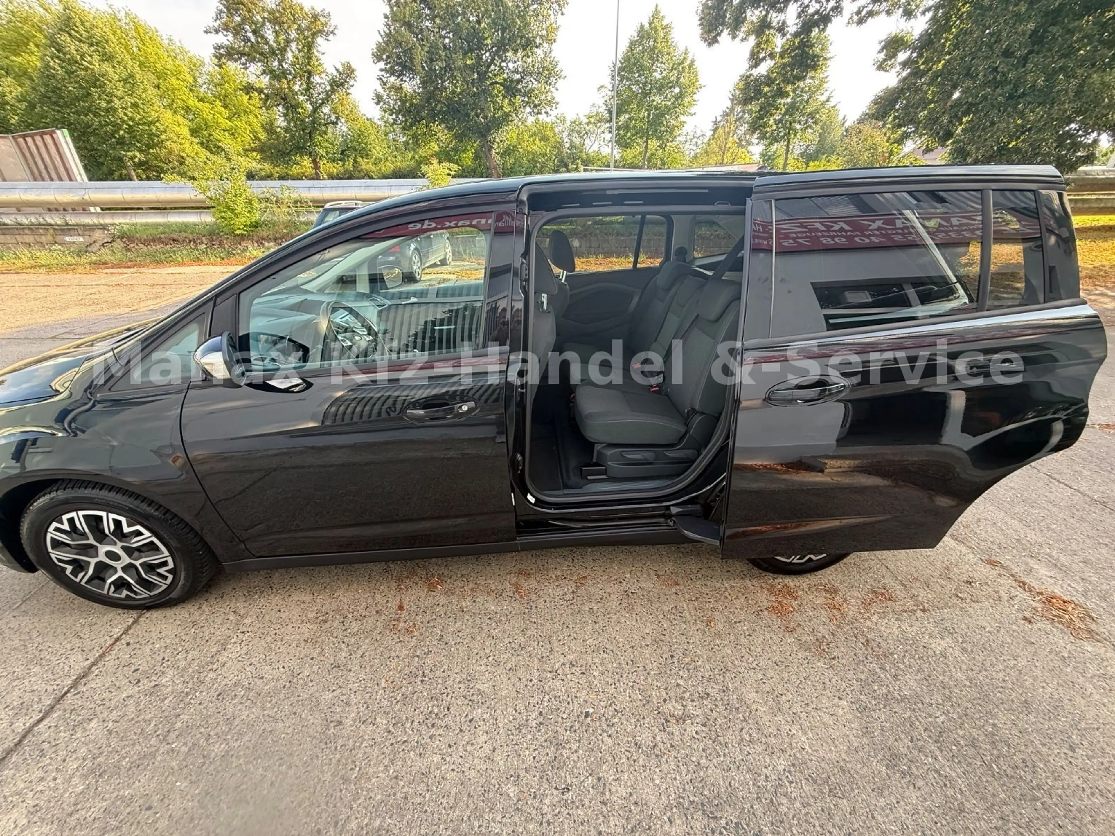 Ford Grand C-Max Business Edition — photo 10