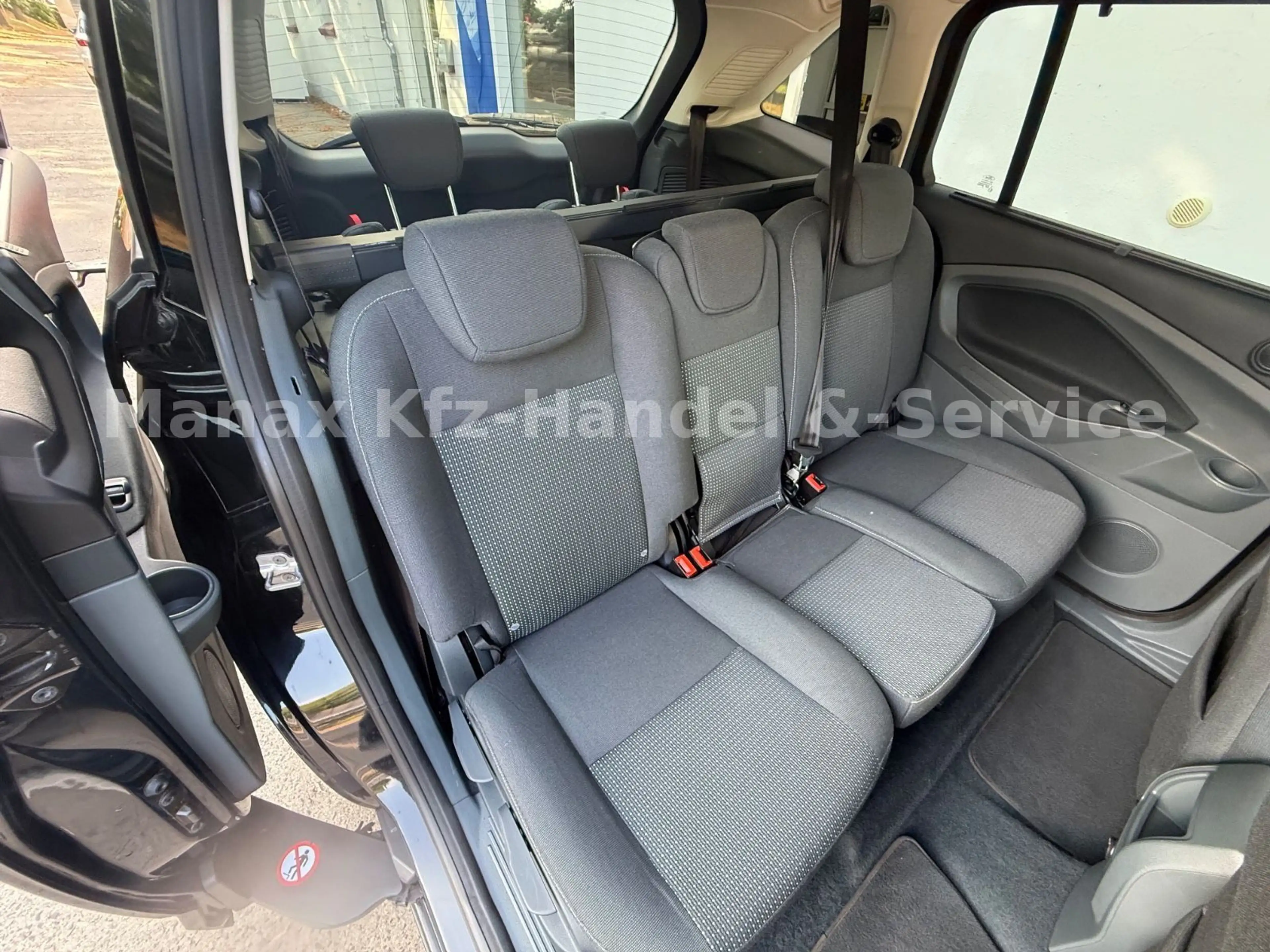 Ford Grand C-Max Business Edition — photo 12