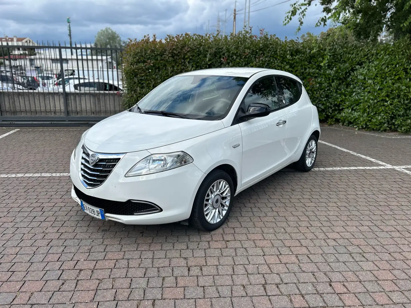 Lancia Ypsilon 1.2 8v Gold ecochic Gpl 69cv E6 - 1