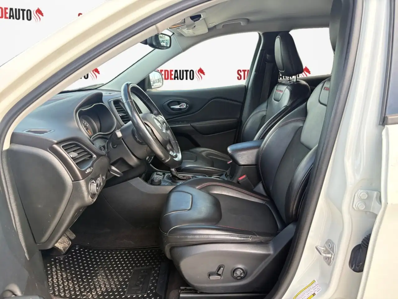 Jeep Cherokee снимка Jeep Cherokee