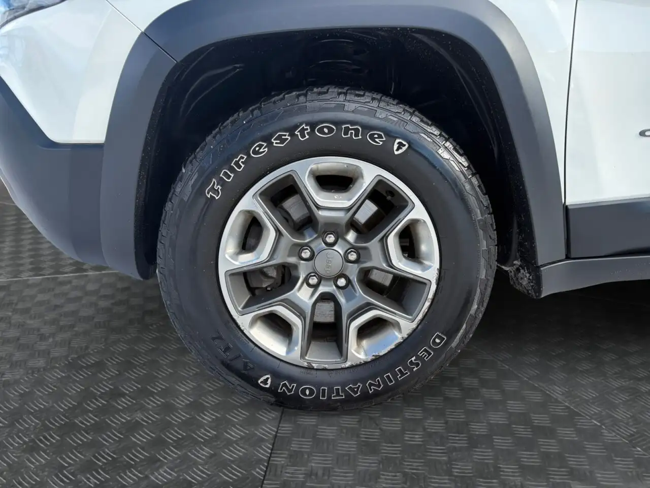 Jeep Cherokee снимка Jeep Cherokee