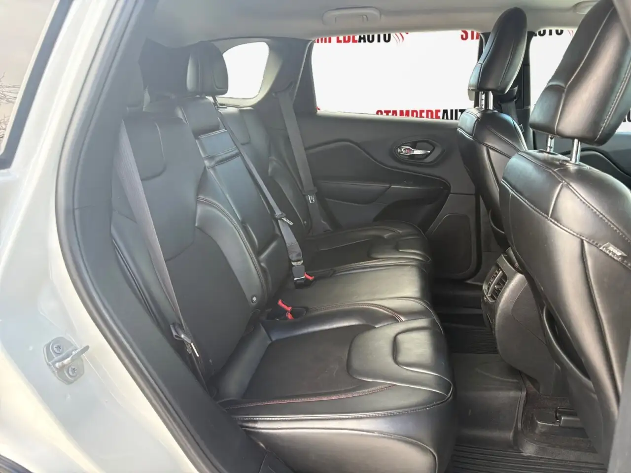 Jeep Cherokee снимка Jeep Cherokee