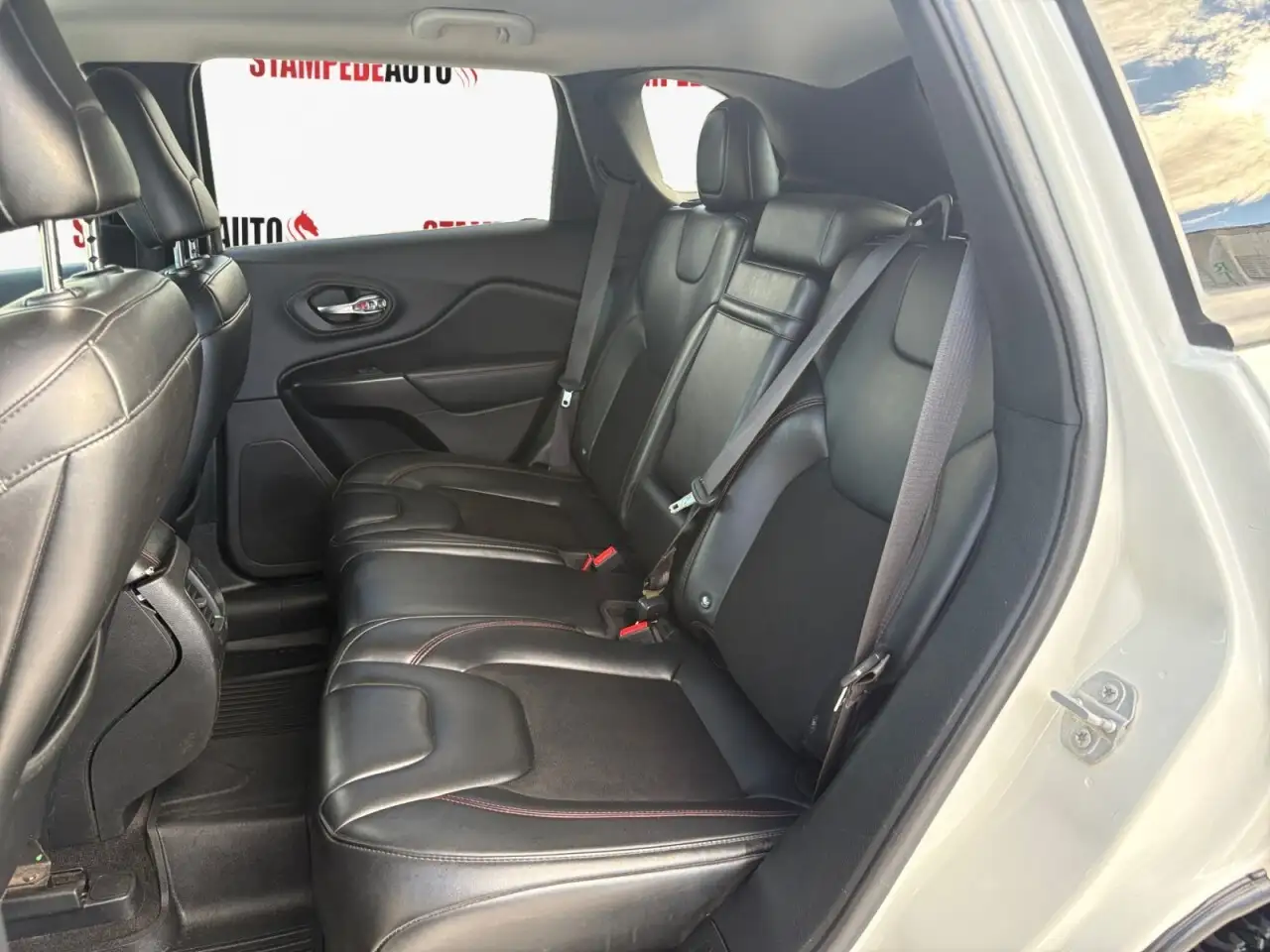 Jeep Cherokee снимка Jeep Cherokee
