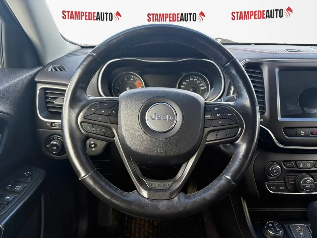 Jeep Cherokee снимка Jeep Cherokee