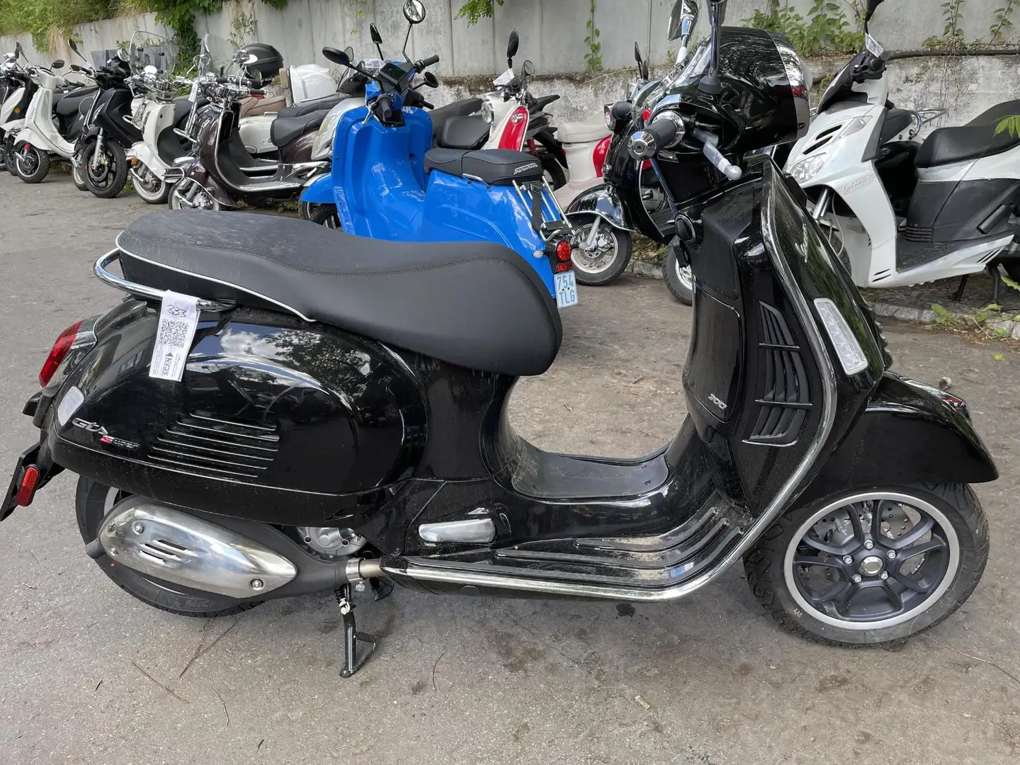 Vespa GTS Super 300 ABS ASR Keyless Fekete - 1