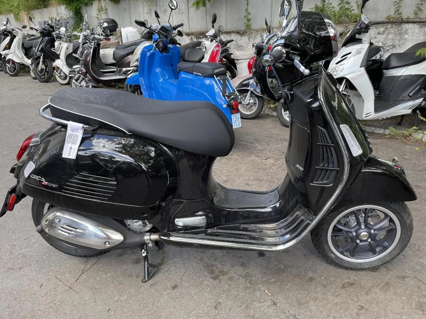 Vespa GTS Super 300 ccm Negro - 1