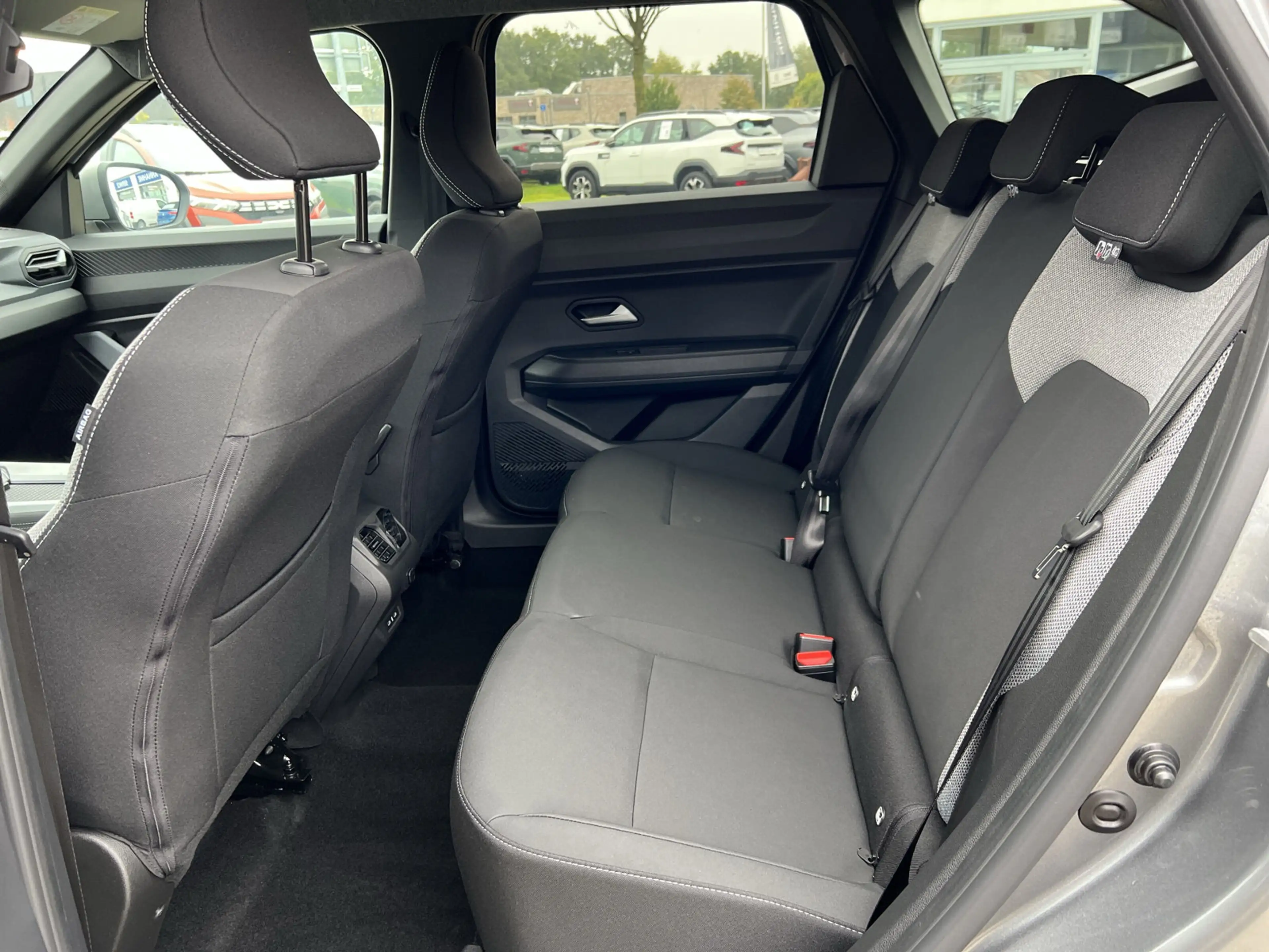 Dacia Bigster Tribrid 150 4x4 EDC Journey LKHZ+SHZ+PDC+RFK — photo 10