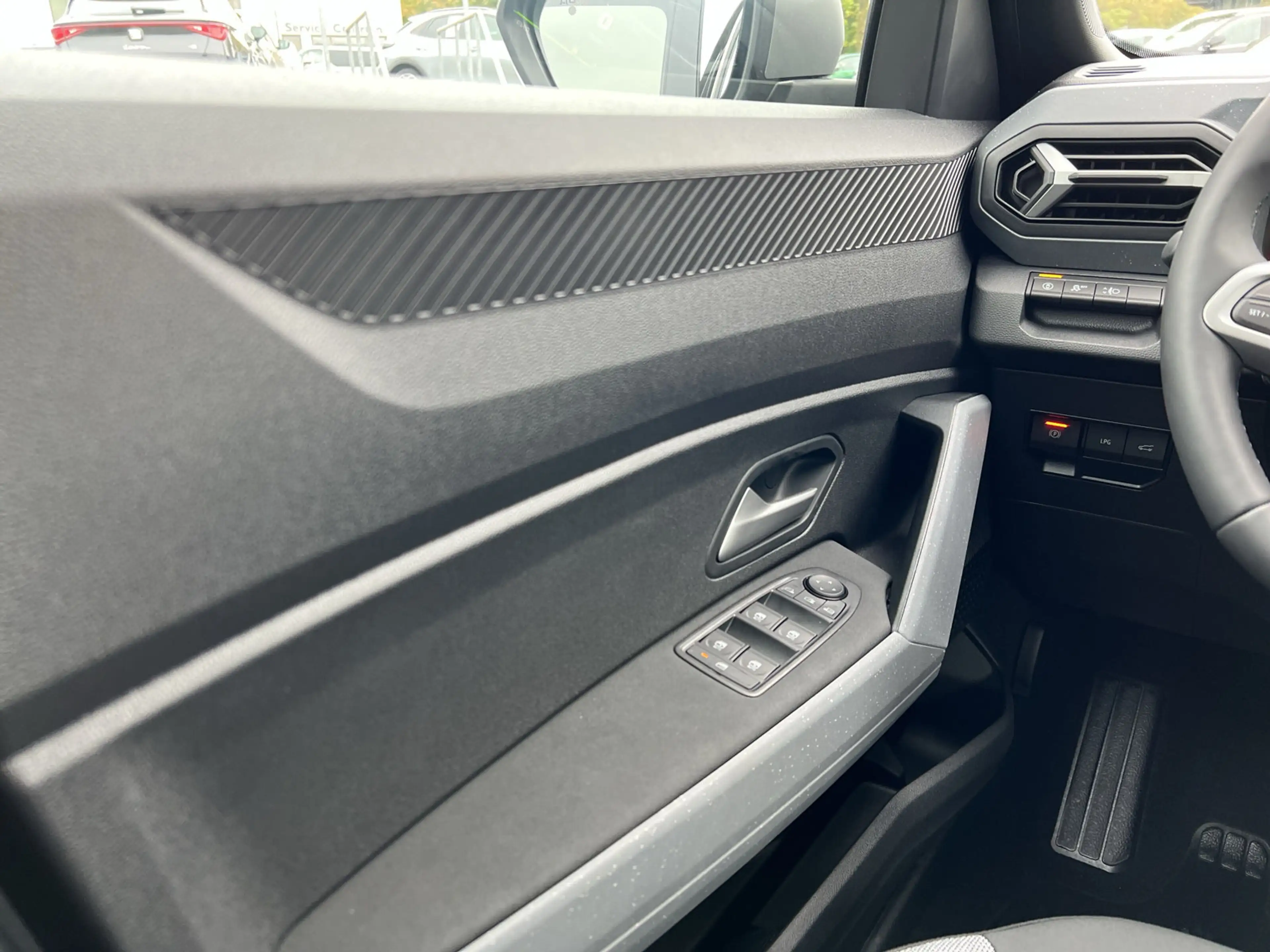 Dacia Bigster Tribrid 150 4x4 EDC Journey LKHZ+SHZ+PDC+RFK — photo 13