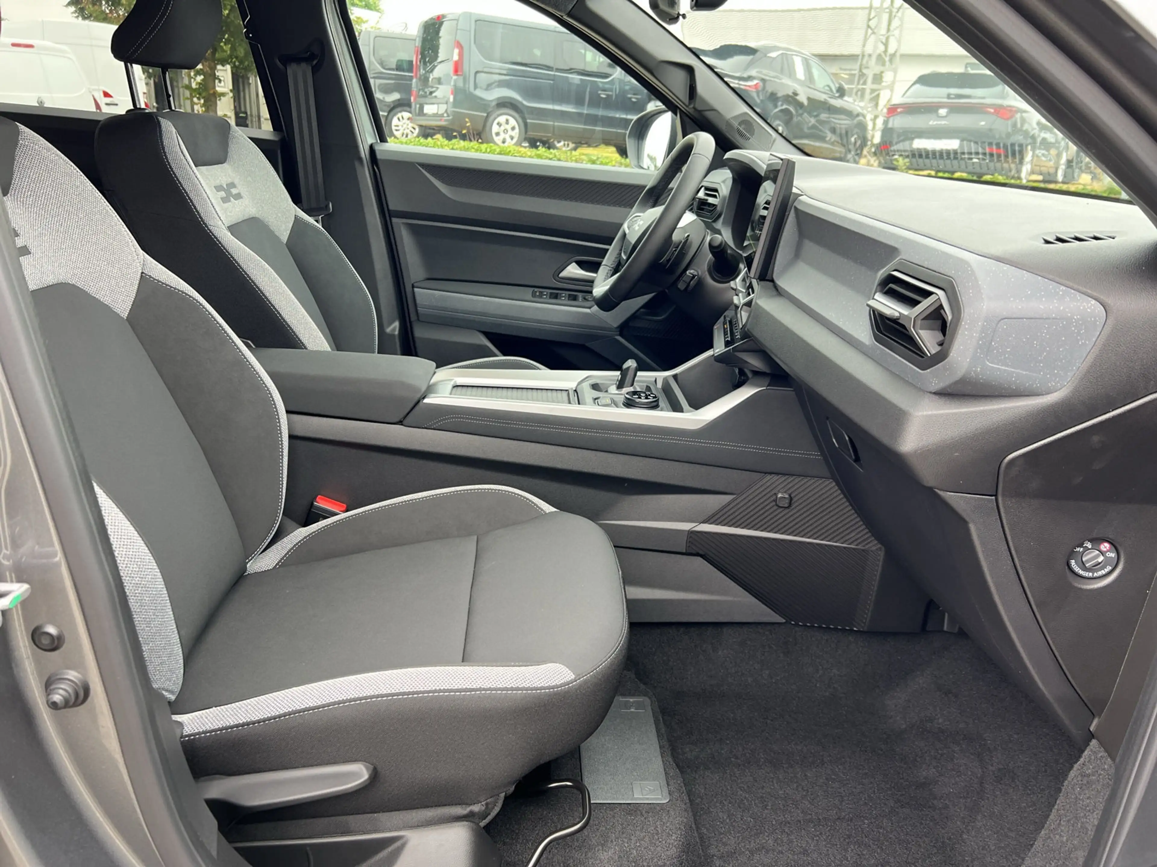 Dacia Bigster Tribrid 150 4x4 EDC Journey LKHZ+SHZ+PDC+RFK — photo 9