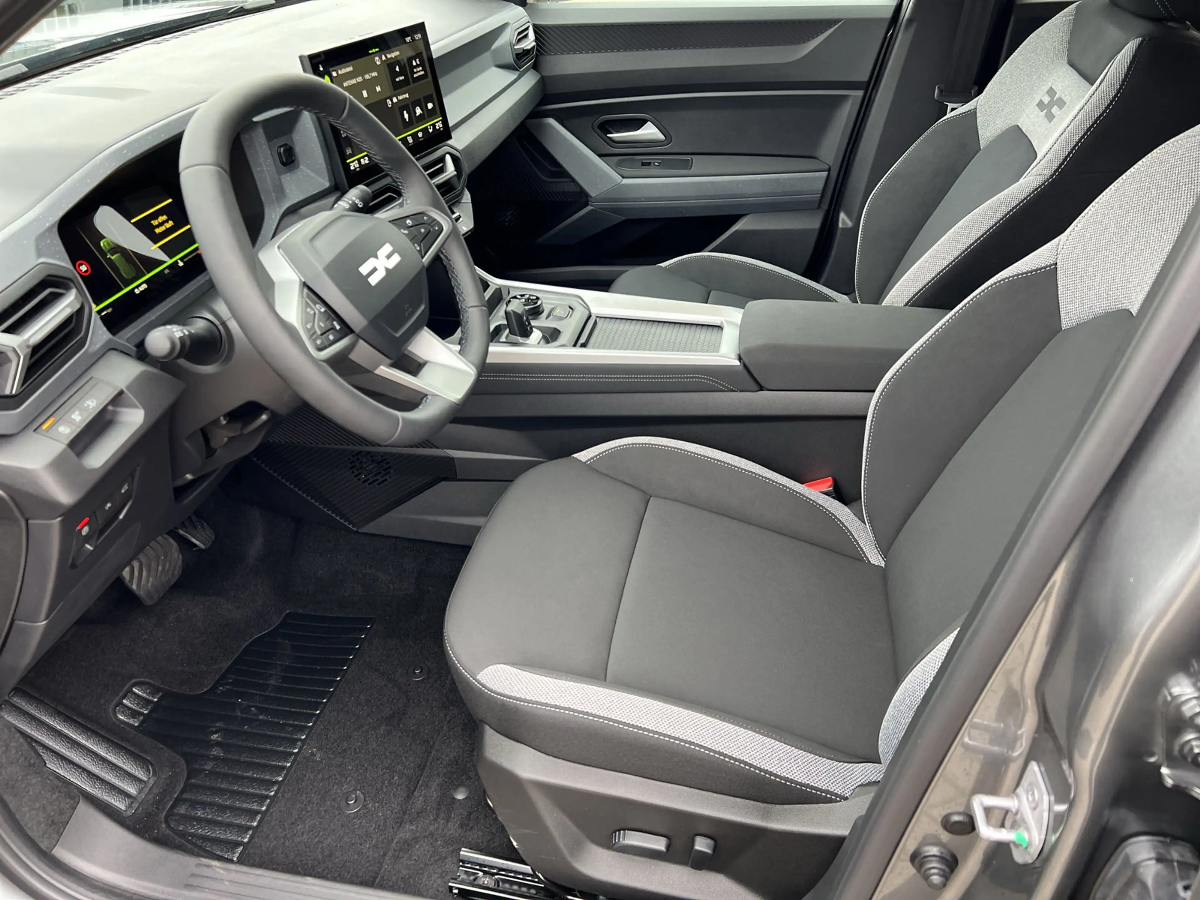 Dacia Bigster Tribrid 150 4x4 EDC Journey LKHZ+SHZ+PDC+RFK — photo 5