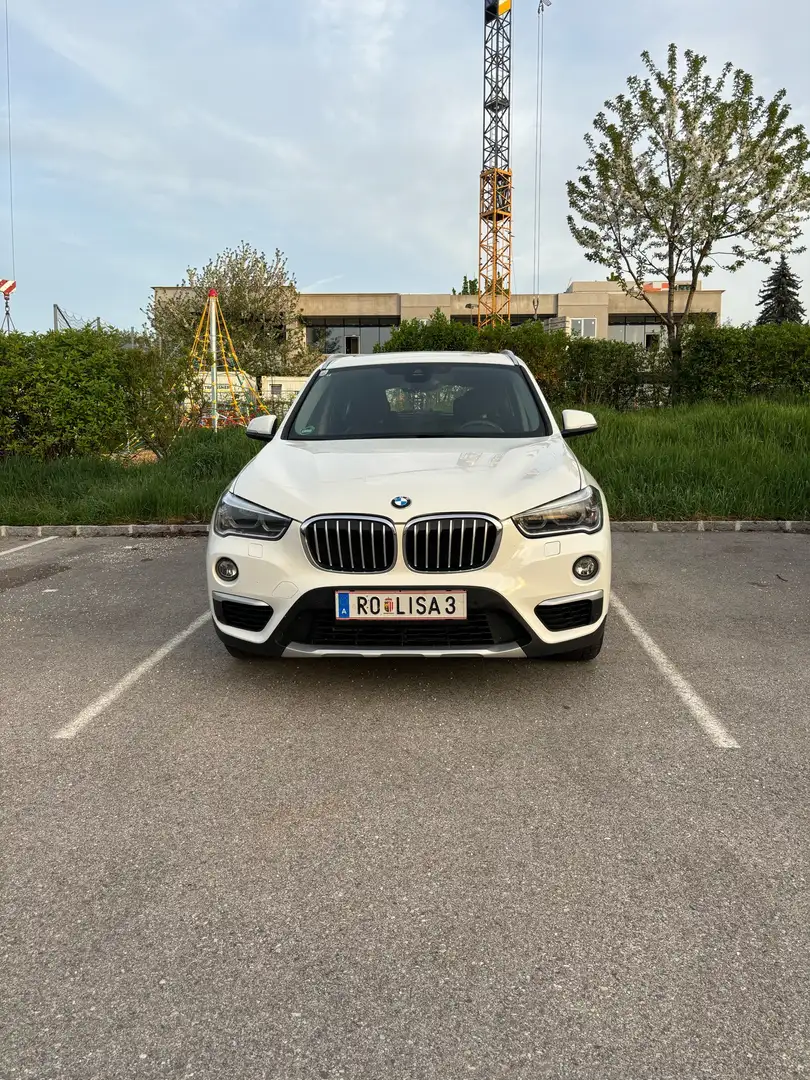 BMW X1 sDrive 18d, Panoramadach, AHK Weiß - 2