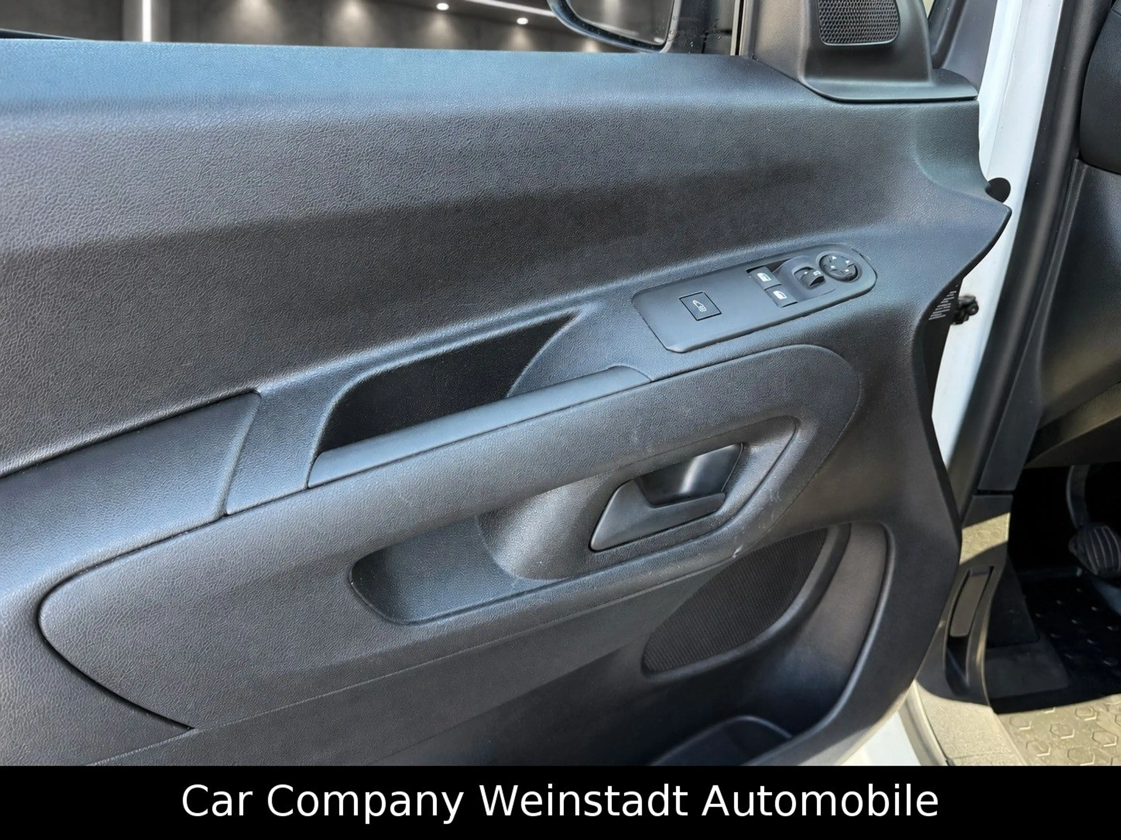 Opel Combo E Cargo Edition — photo 9