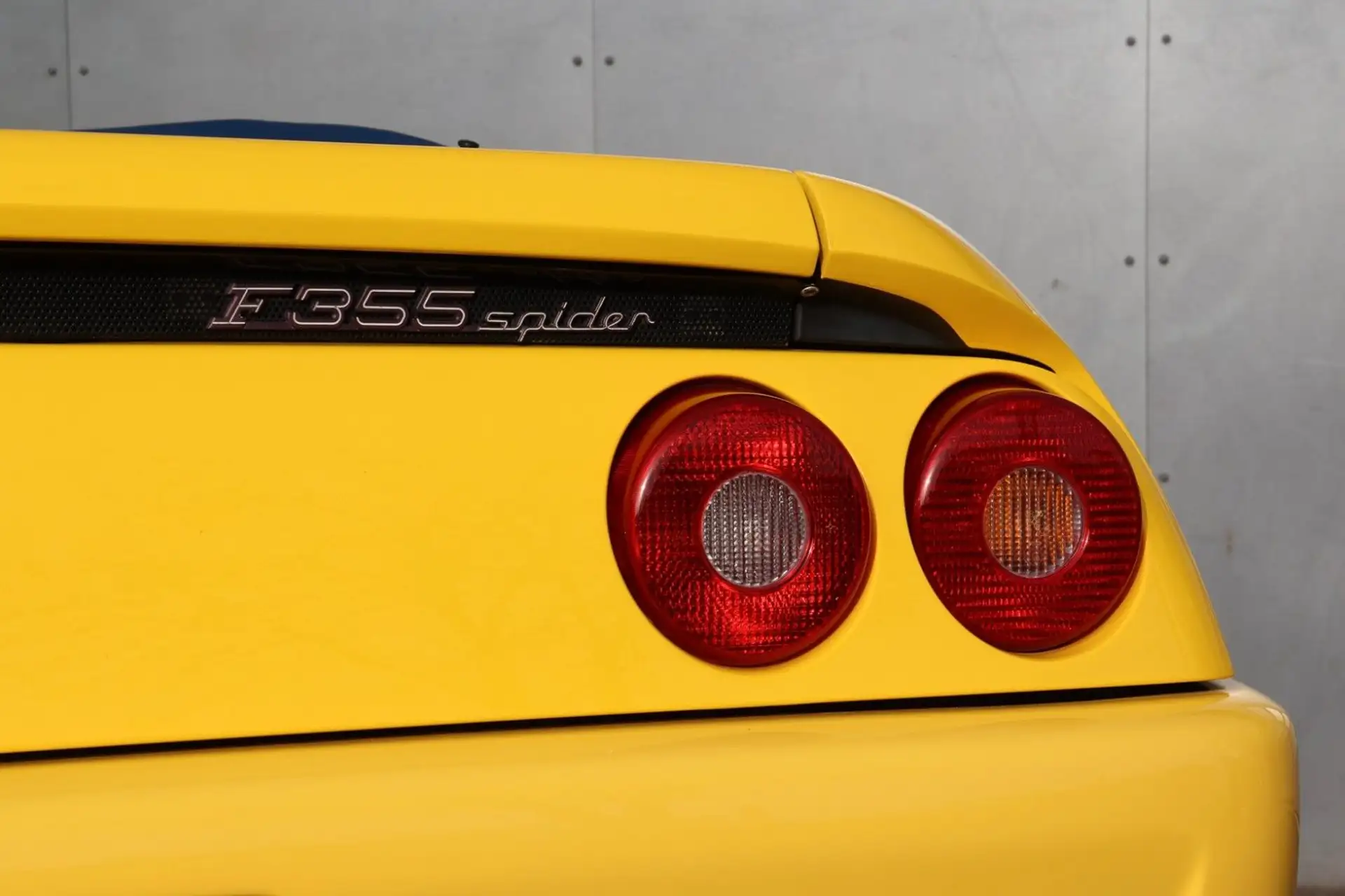 페라리 F355 1996 노랑 사진 8