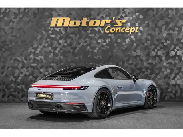 Porsche 992 view 3