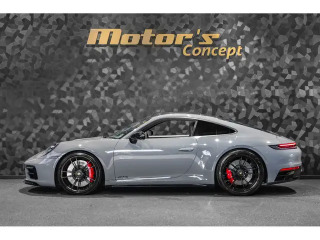 Porsche 992 view 2