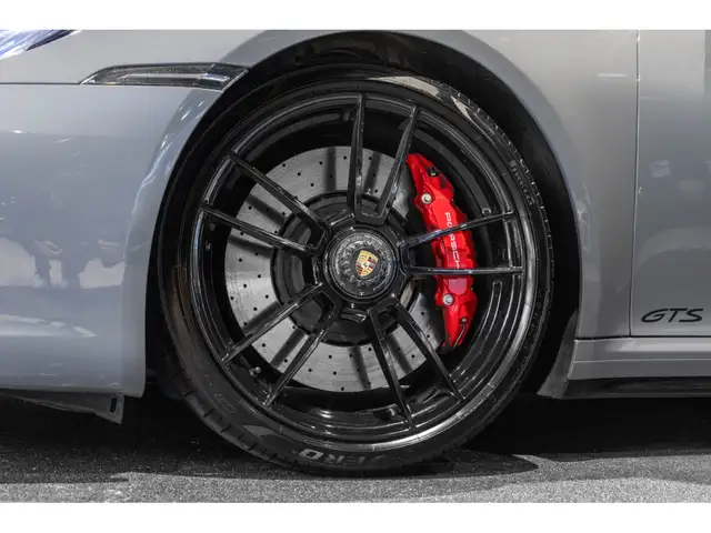 Porsche 992 view 8