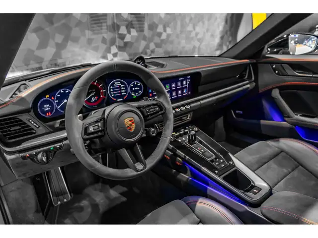 Porsche 992 view 9
