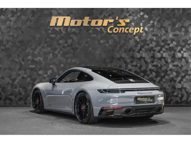 Porsche 992 view 7