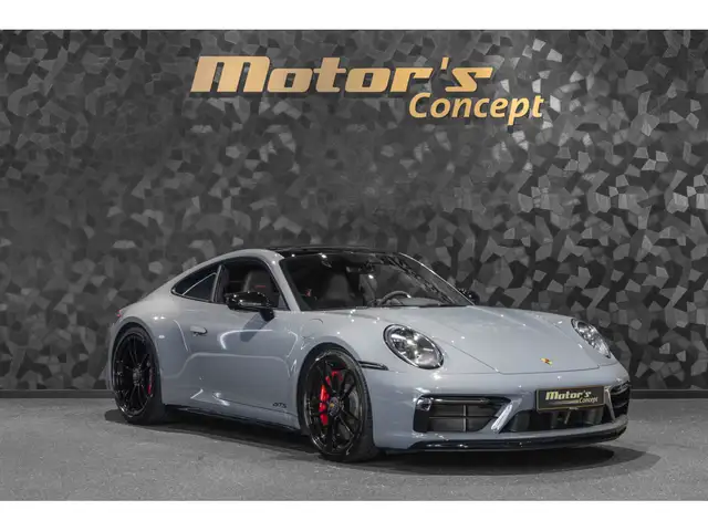 Porsche 992 view 6