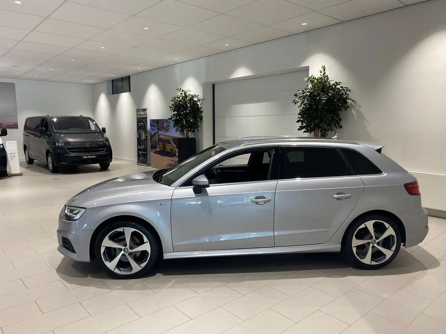 Audi A3 Sportback 1.5 TFSI CoD Sport S Line Edition 150 PK Grigio - 2
