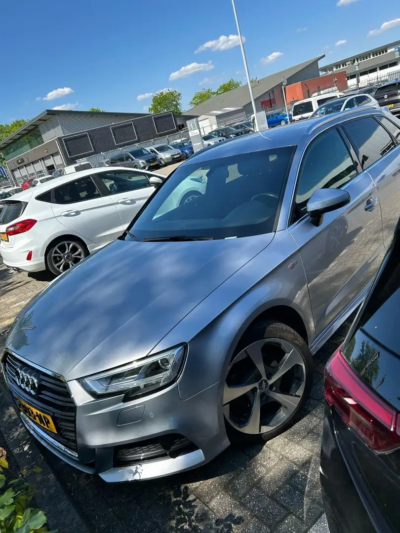 Audi A3 Sportback 1.5 TFSI CoD Sport S Line Edition 150 PK Gris - 2