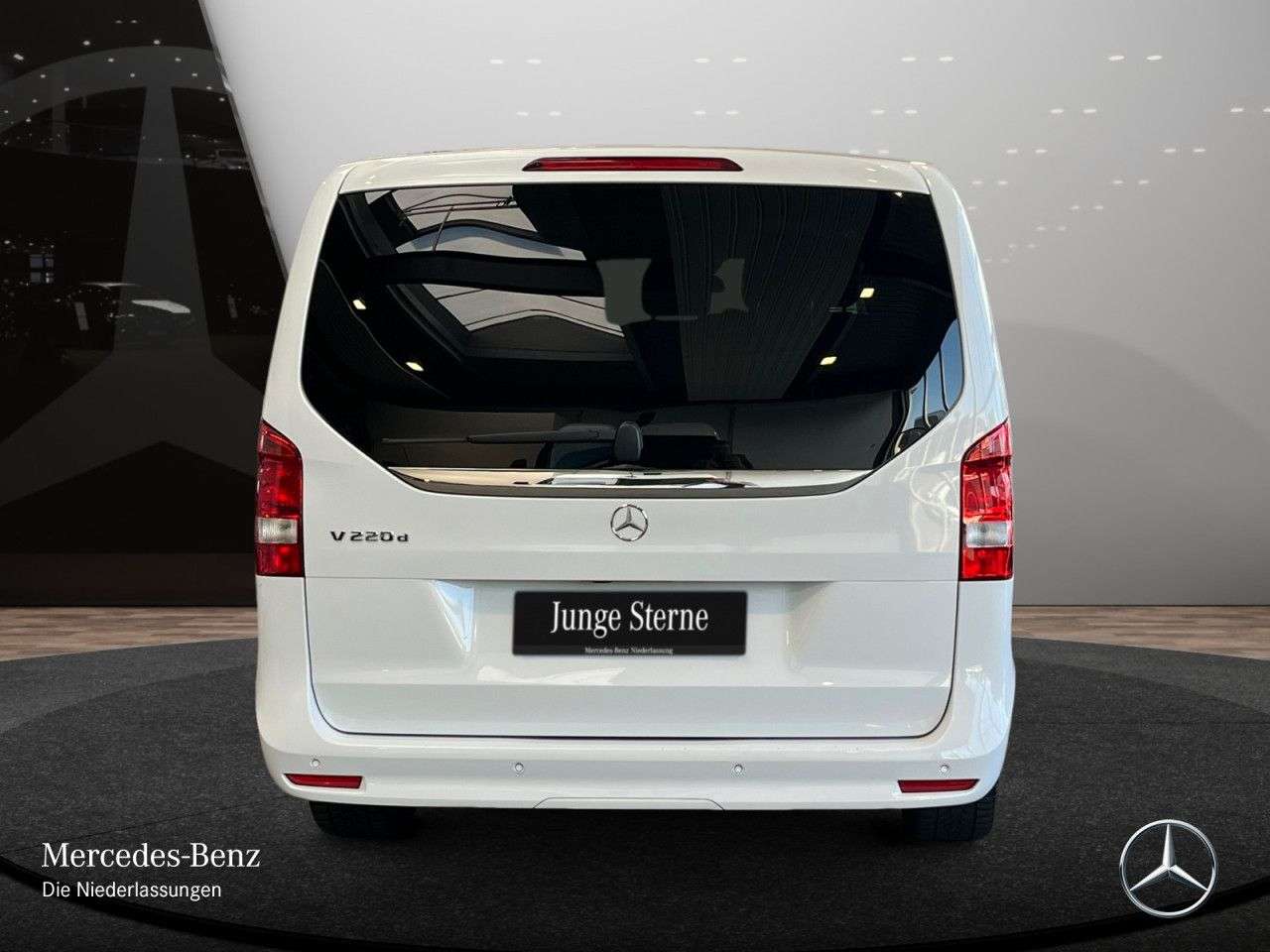 Mercedes-Benz V 220