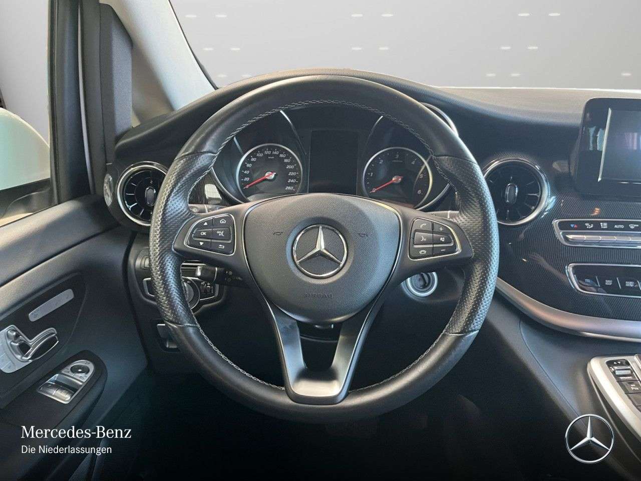 Mercedes-Benz V 220