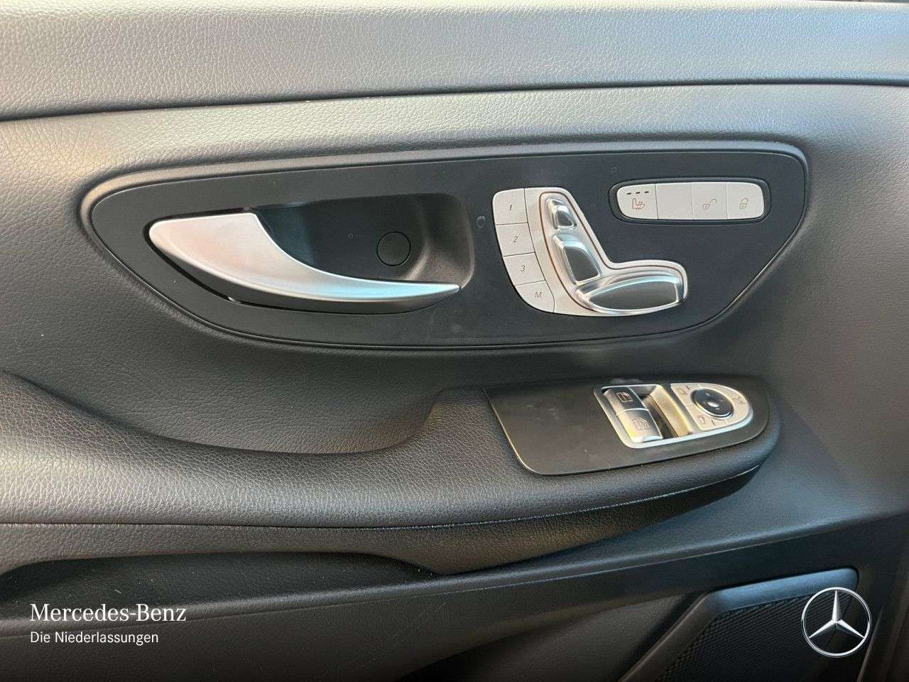 Mercedes-Benz V 220