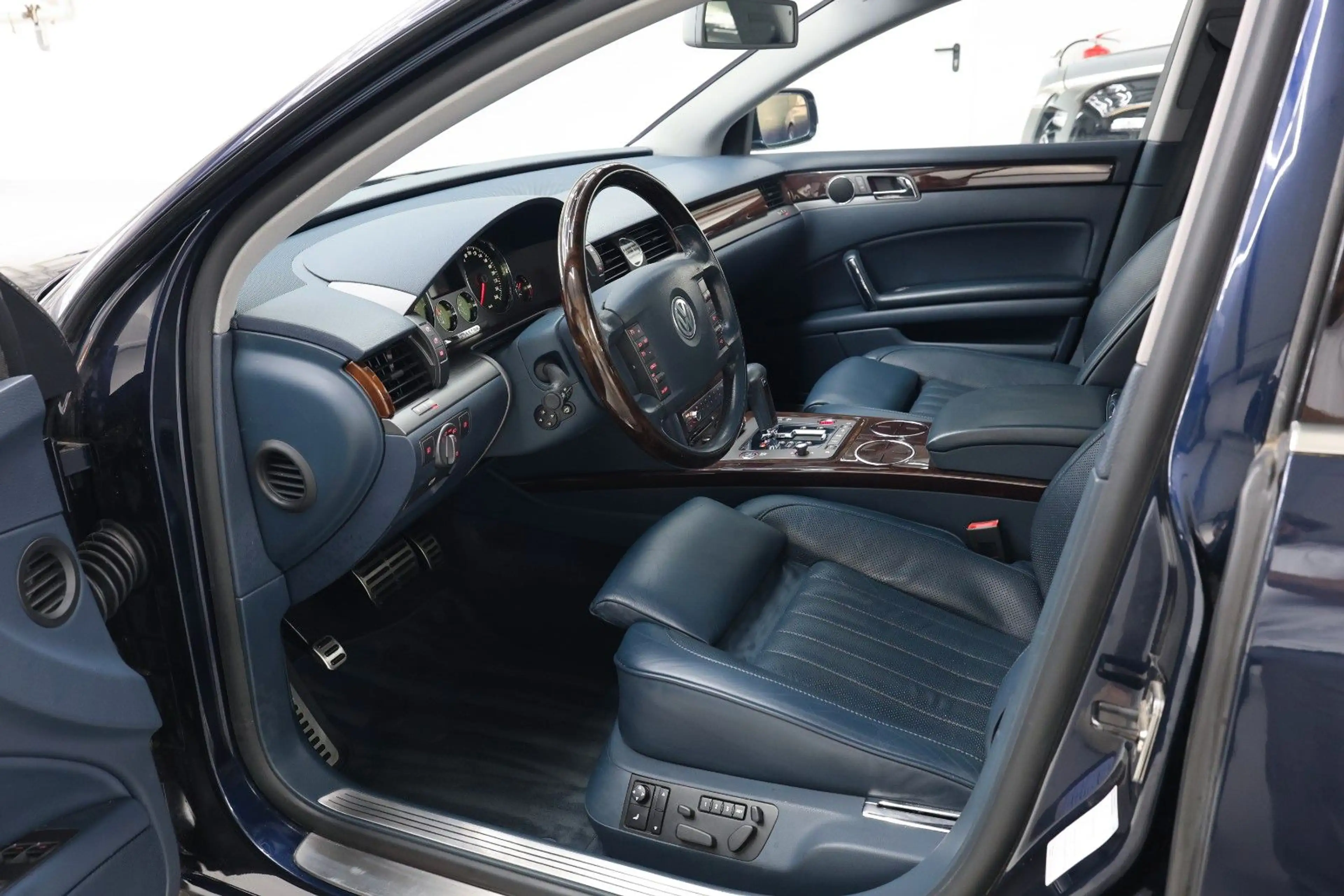 Volkswagen Phaeton V6 TDI 4Motion lang 2.Hand — photo 12