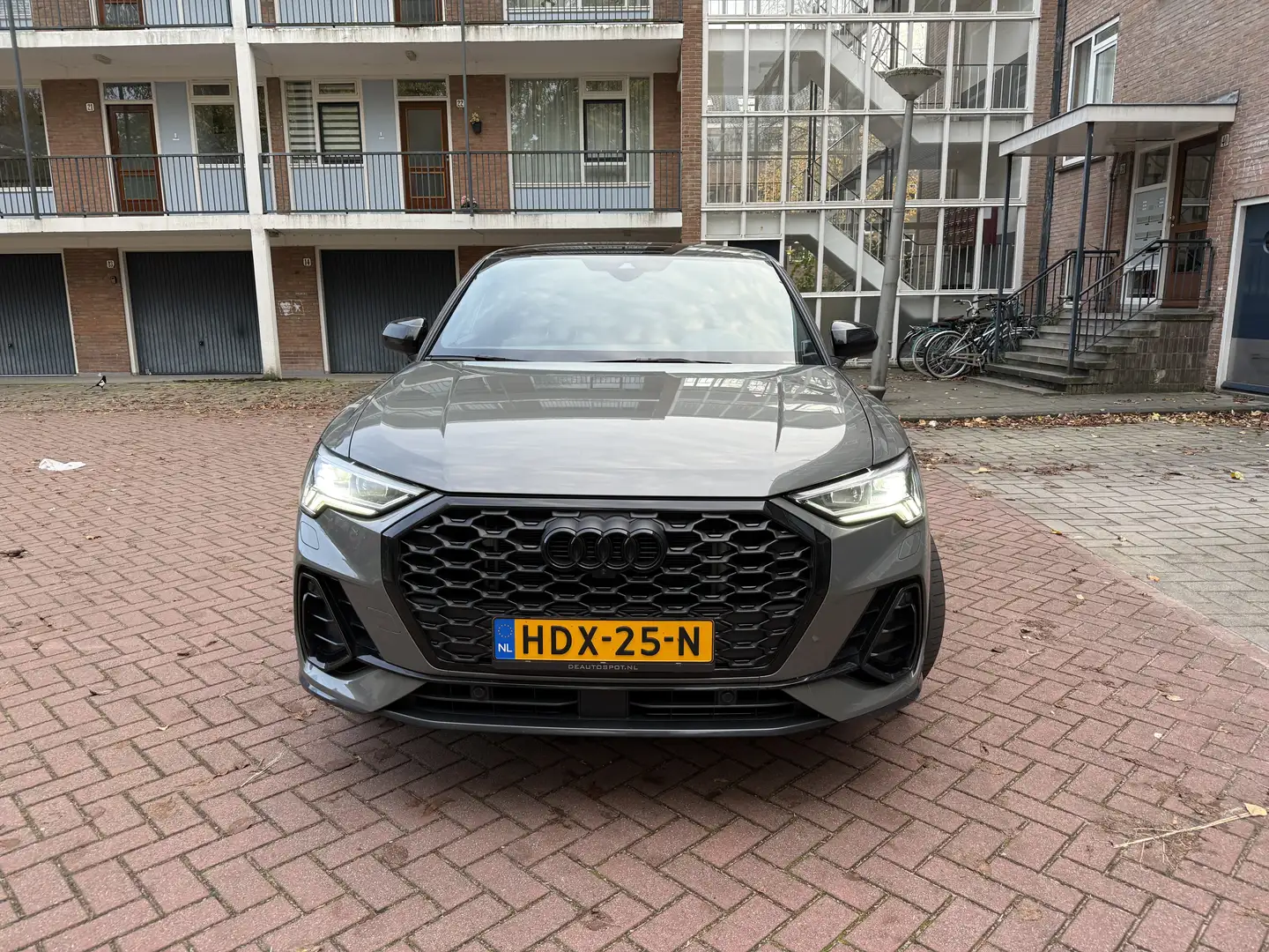 Audi Q3 45 TFSI e S Edition Grijs - 1