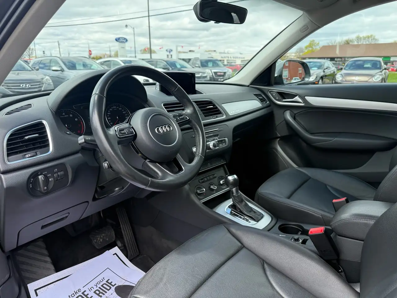 Audi Q3 снимка Audi Q3