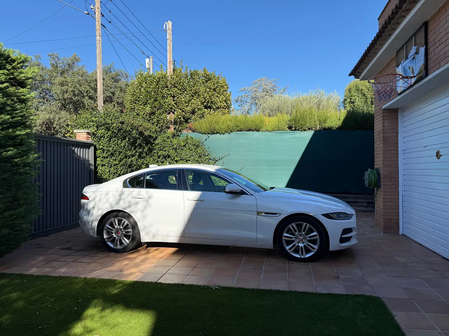 Jaguar XE XE 2.0i4D R-Dyn SE AWD Aut. 180 R-Dyn SE Blanco - 2