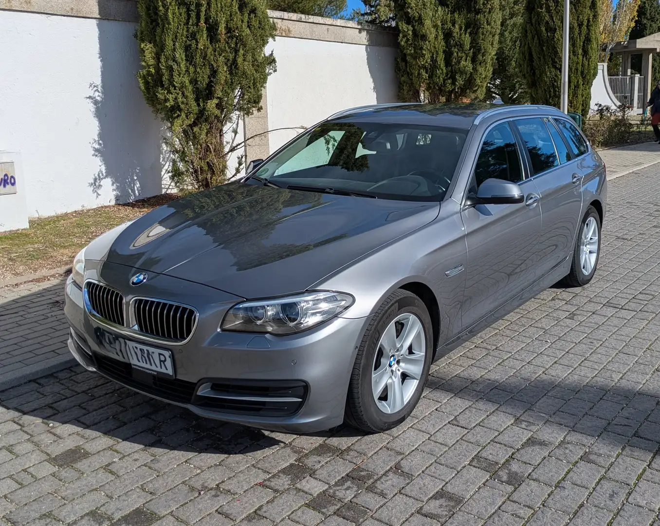BMW 535 535d Touring Aut. Gris - 1