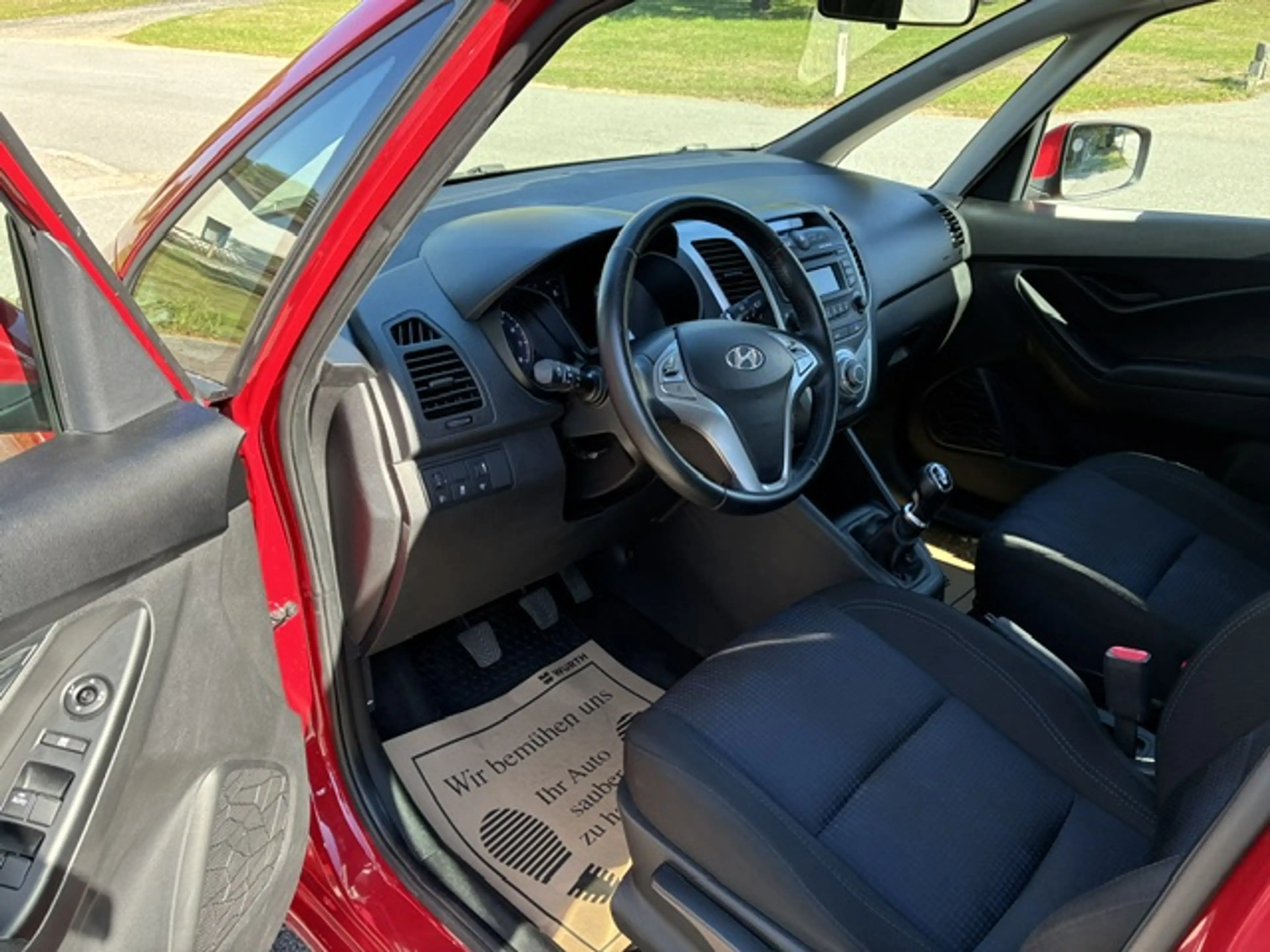 Hyundai iX20 — photo 8