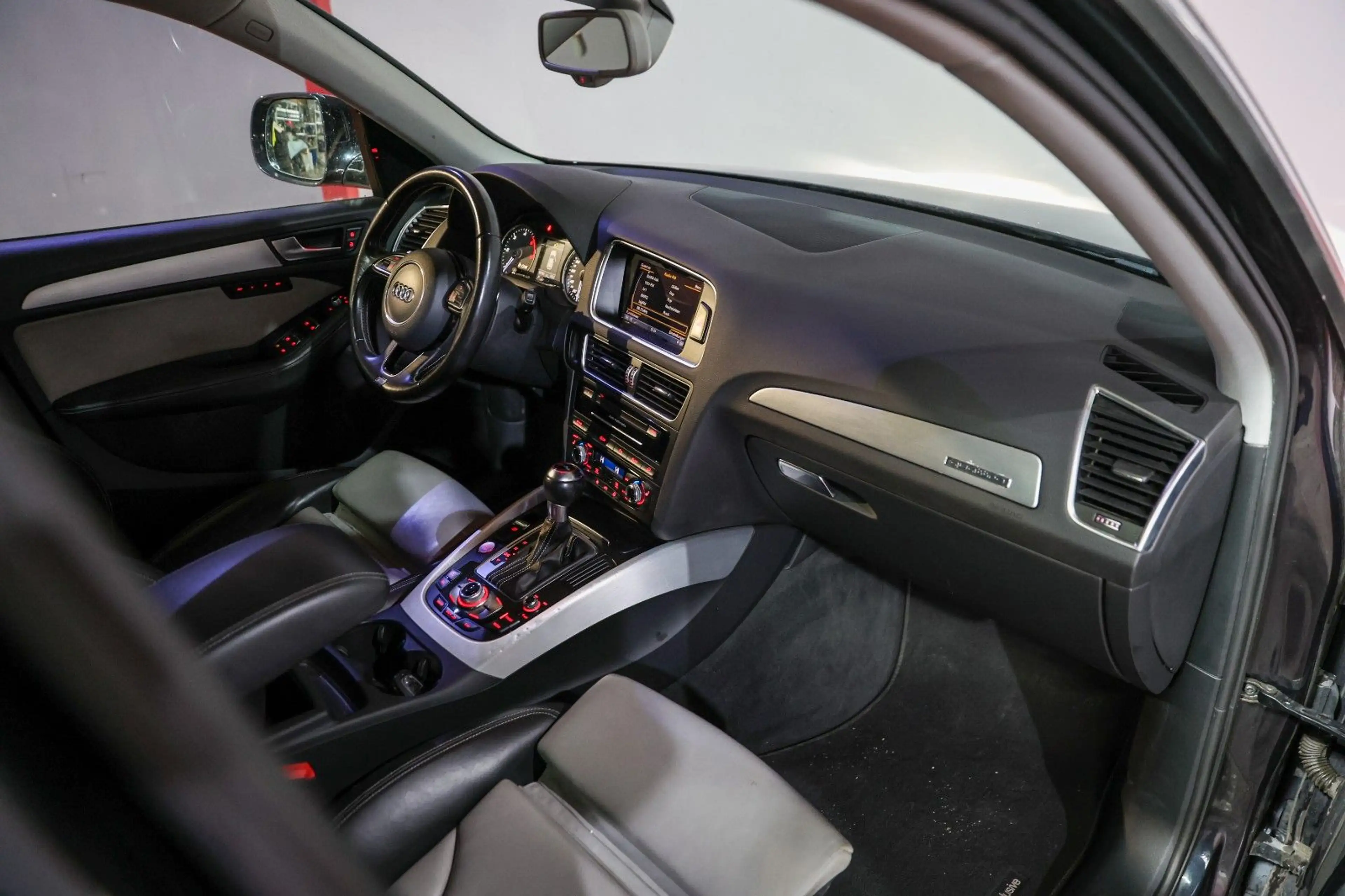Audi SQ5 3.0 TDI COMPETIT. LEDER BI-COLO NAVI XENON — photo 12
