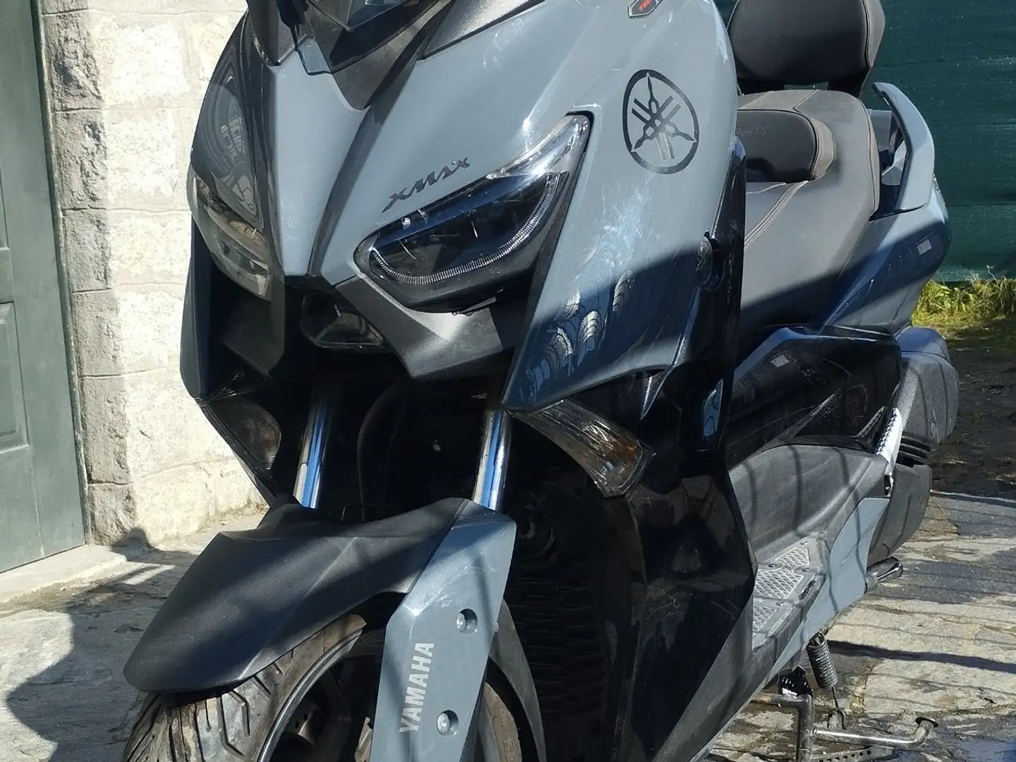 Yamaha X-Max 300 tech-max Šedá - 1