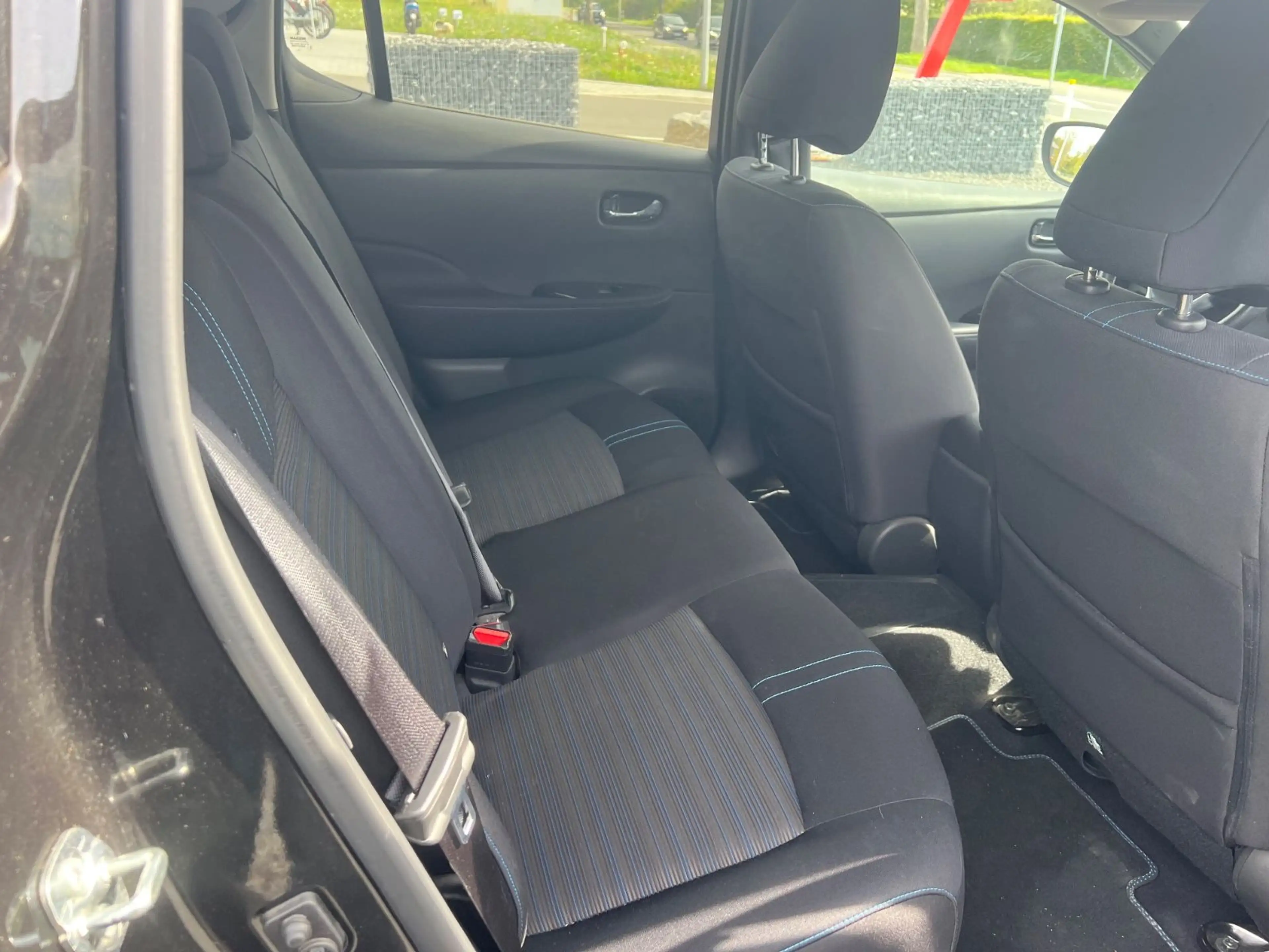 Nissan Leaf N-Connecta — photo 10