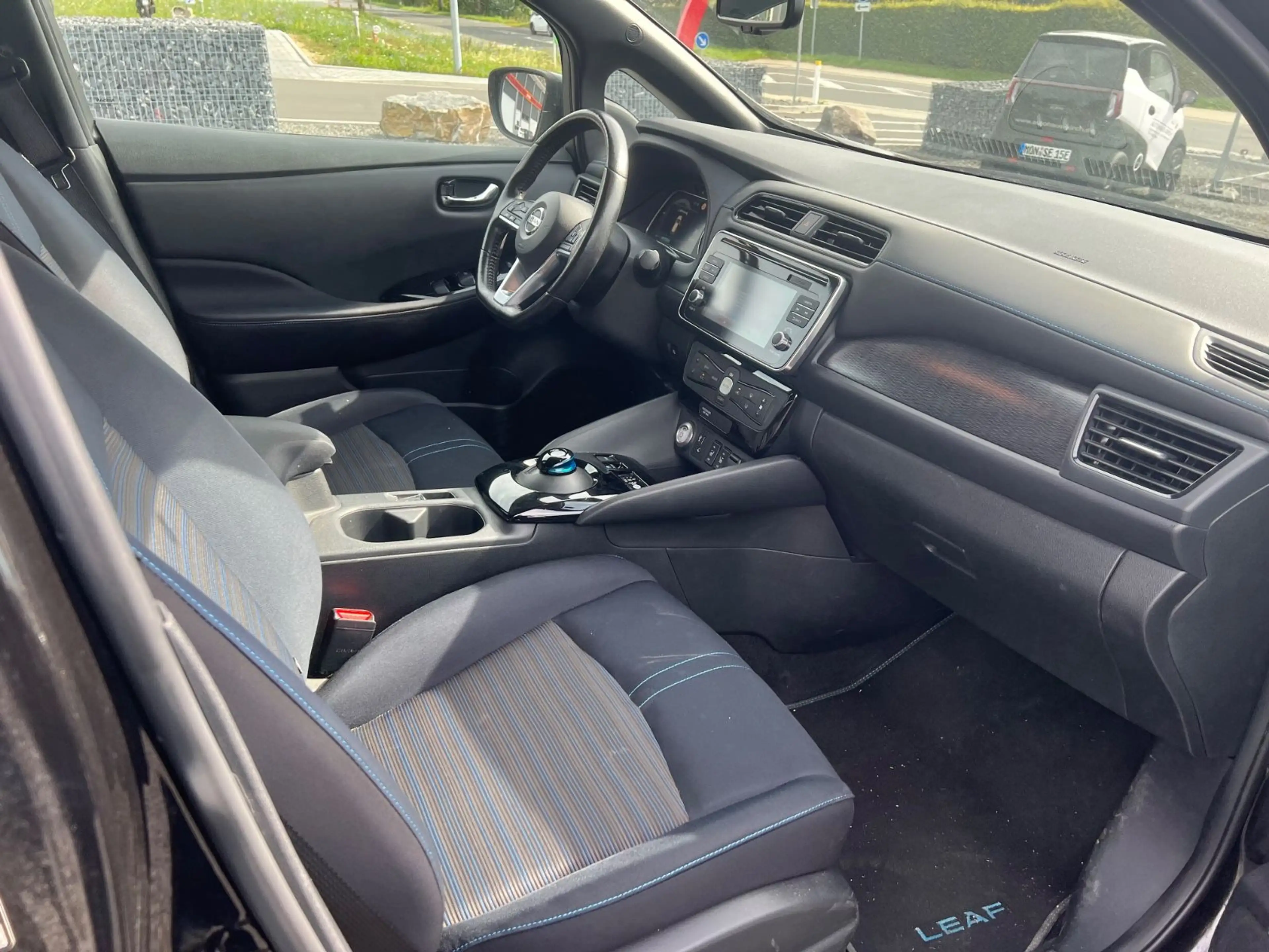 Nissan Leaf N-Connecta — photo 8