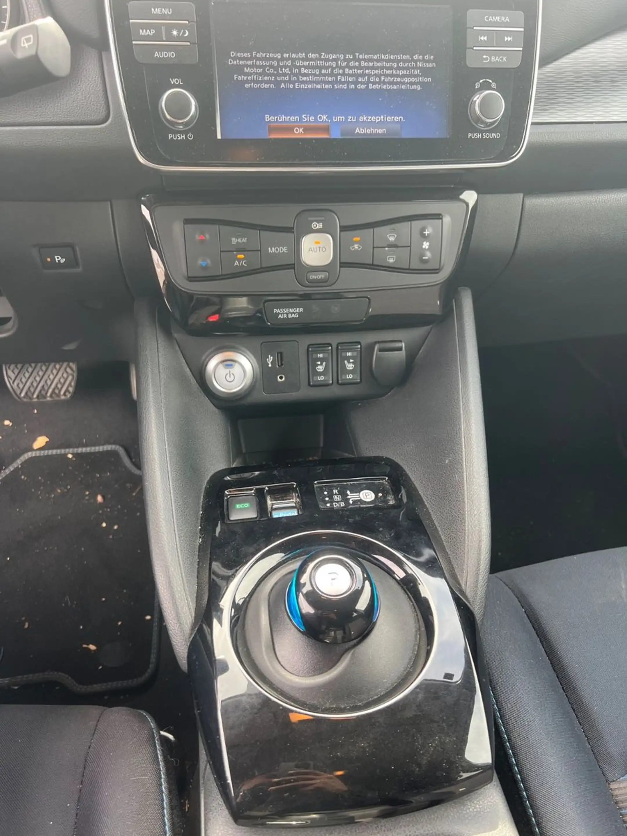 Nissan Leaf N-Connecta — photo 12
