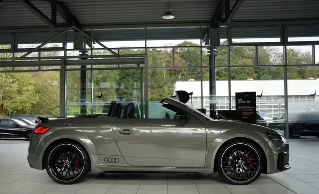 Audi TT view 6