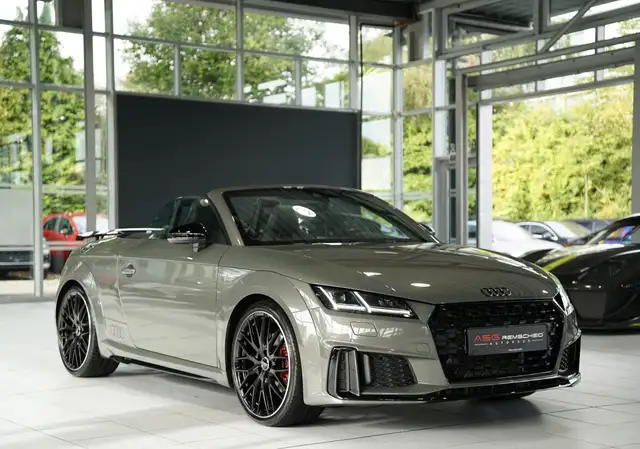 Audi TT view 5